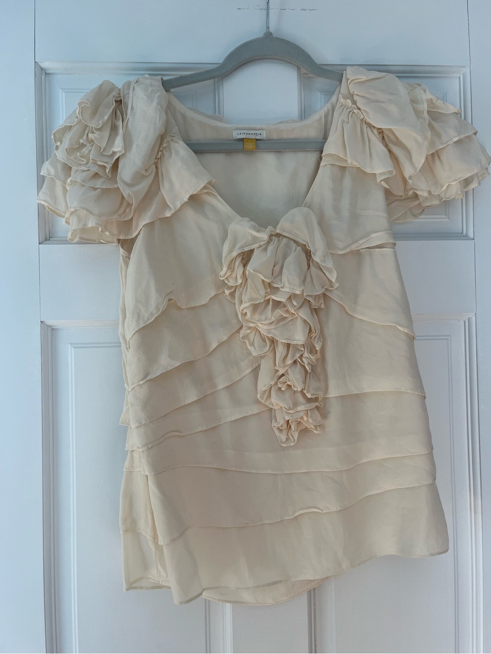 Anthropologie LEIFSDOTTIR 100% silk
Light Cream Ruffle Blouse NWOT